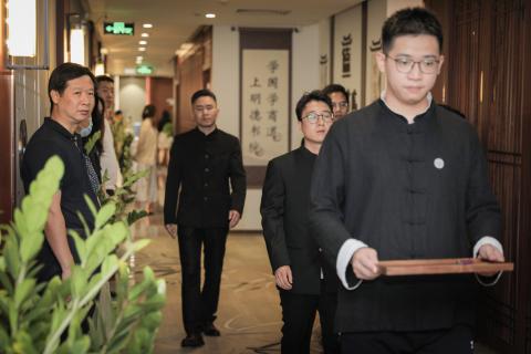 罗湖区委统战部副部长、工商联党组书记叶志伟一行到欧陆娱乐调研