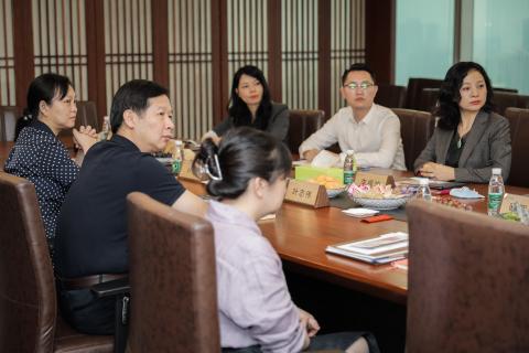 罗湖区委统战部副部长、工商联党组书记叶志伟一行到欧陆娱乐调研