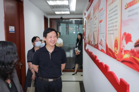 罗湖区委统战部副部长、工商联党组书记叶志伟一行到欧陆娱乐调研